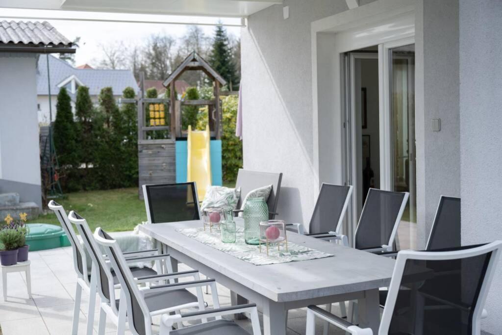 Schoenes Ferienhaus Mit Garten เพิร์ทชาค อัม เวิร์ทเทอร์ซี ภายนอก รูปภาพ